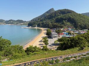 My last two days with my guests Neil and Wanda from Australia were spent in Namhae, Sachon and across to Busan through the island archipelago of Tongyong and Geoje. It was a perplexing way to end a mountain tour on the south coast of Korea surrounded by islets, sea, villages, bridges, energy and peaks - jutting on the silver-blue metallic sea arcing on the horizon. Seeing Korea in May, especially the mountains, towns and valleys, in good weather is a real marvel. Everything shines. Plying our way in the traffic to Hyundae beach in Busan, seeing the California style ease of this area, is not a bad way to reflect about the interior. Why not? Chur. My last two days with my guests Neil and Wanda from Australia were spent in Namhae, Sachon and across to Busan through the island archipelago of Tongyong and Geoje. It was a perplexing way to end a mountain tour on the south coast of Korea surrounded by islets, sea, villages, bridges, energy and peaks - jutting on the silver-blue metallic sea arcing on the horizon. Seeing Korea in May, especially the mountains, towns and valleys, in good weather is a real marvel. Everything shines. Plying our way in the traffic to Hyundae beach in Busan, seeing the California style ease of this area, is not a bad way to reflect about the interior. Why not? Chur.